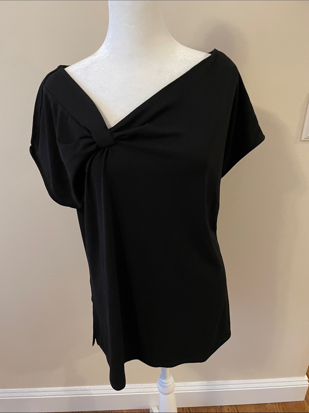 Roz & Ali Black Knot-Detail Short Sleeve Top